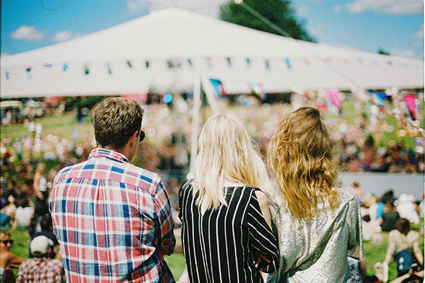 A guide to practical summer festival clothing