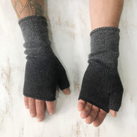CHAYA Dipdye Ombre Wrist Warmer Fingerless Gloves / Black